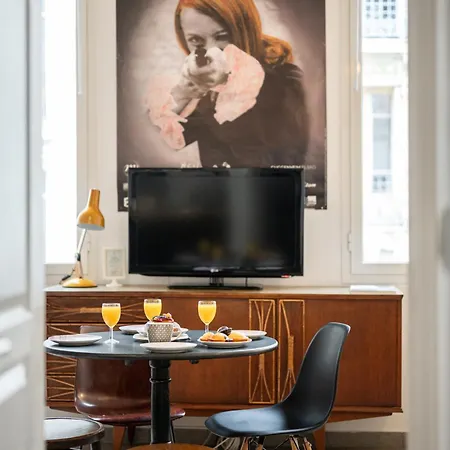 Nice-duplex-plage-climatisation Apartment