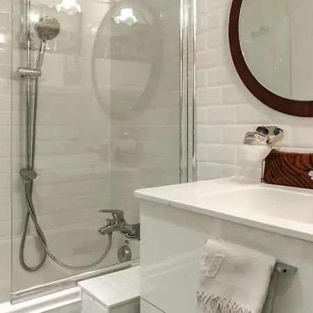 Nice-Duplex-Plage-Climatisation Apartment